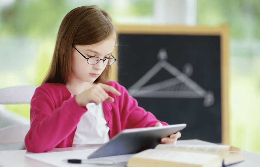 نگاه کردن به جزو در خانه